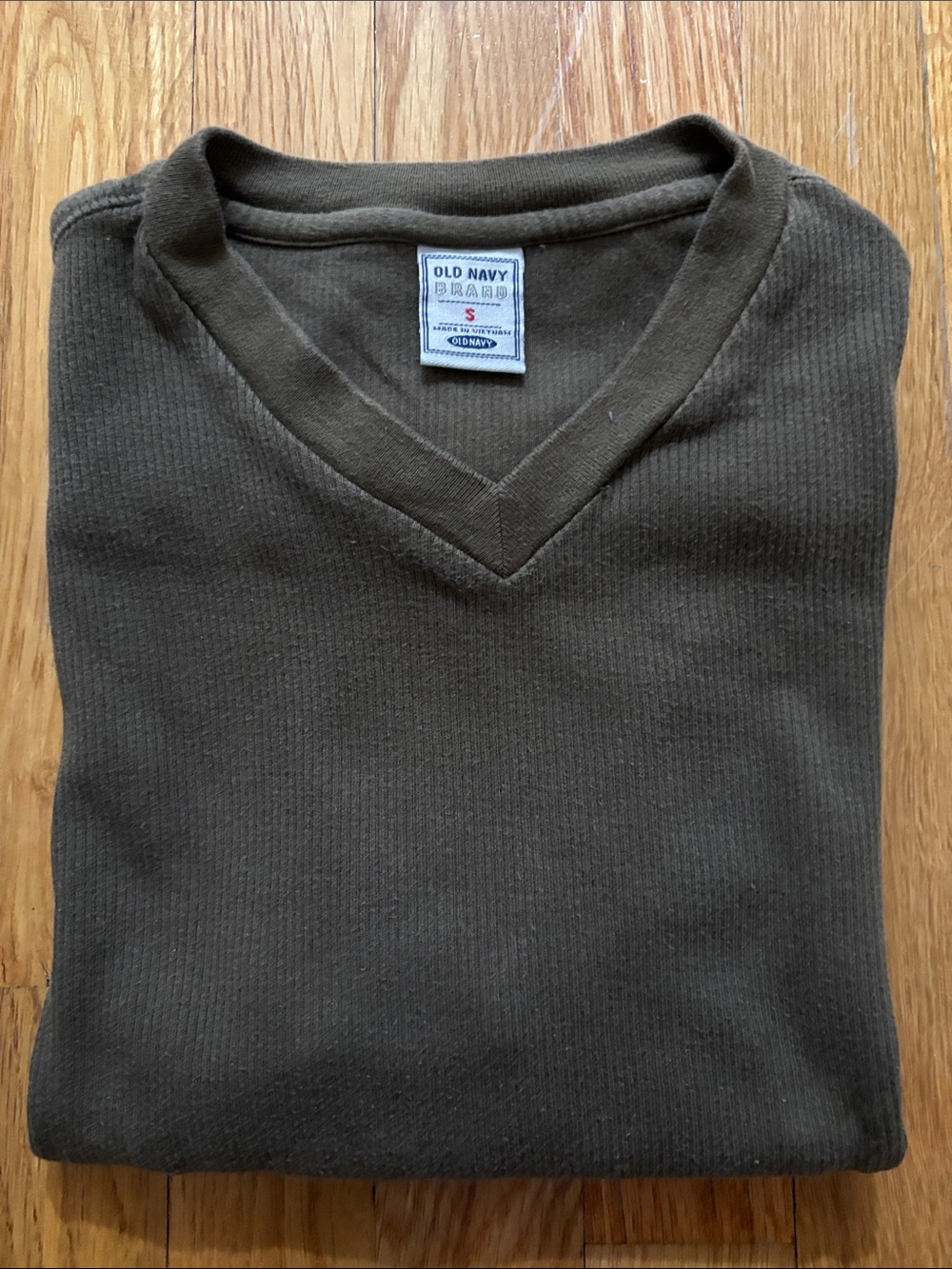 Old Navy Men's V-Neck in Olive Green